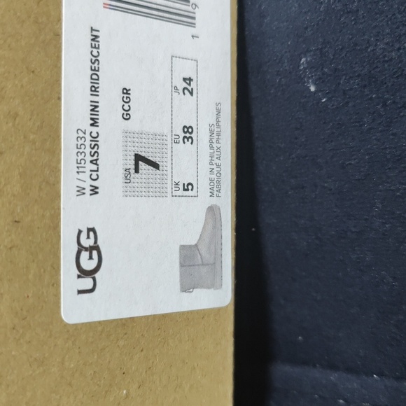 NIB Ugg classic mini iridescent bootie SIZE 7 - Picture 7 of 8